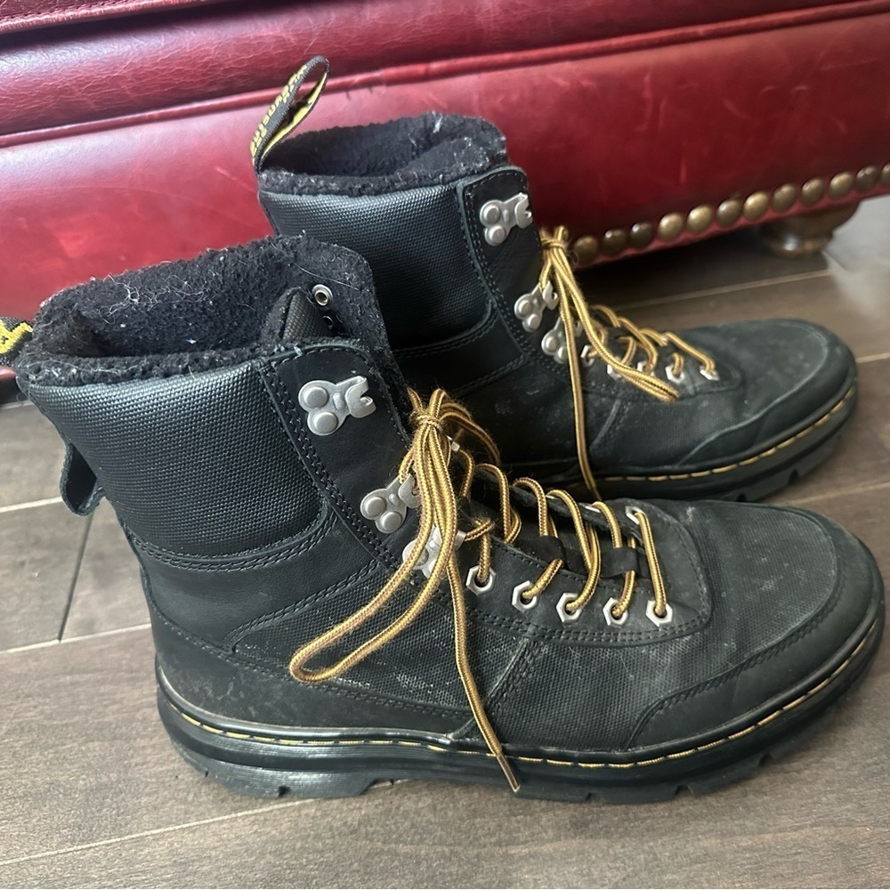 Doc Marten
COMBS TECH FAUX FUR-LINED UTILITY BOOTS men’s 9